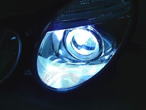 Black 2003-2006 Mercedes Benz W211 E-Class Headlights [Halogen Model]  Headlamps