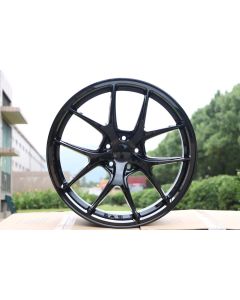 W005 Gloss Black 18x9.0 Et35 5x114.3 CB73.1