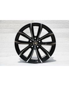 W532 Black Machined Face 18x8.0 ET35 5x114.3 CB73.1